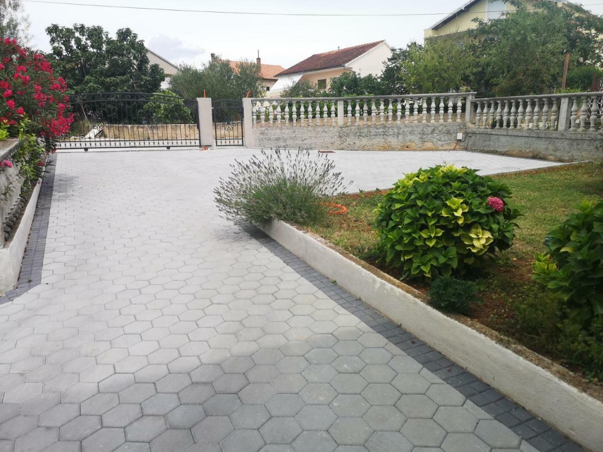 Sara Bibinje Exterior foto